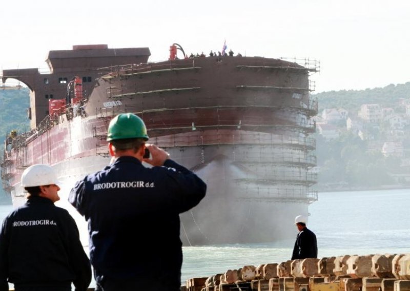 Požar u škveru, petorica radnika nagutala se dima