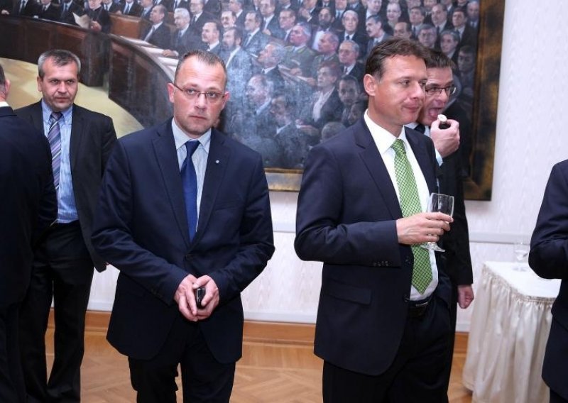 Sabor kuha, ministri spuštaju loptu, a Hasanbegović ima poruku za Most