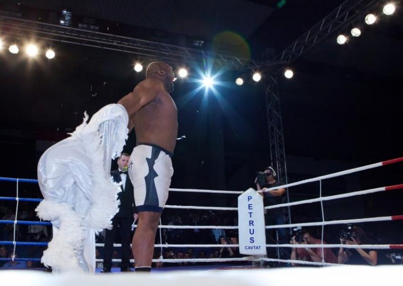 'Zvijer' Bob Sapp se vraća u ring; opet će biti sprdanja!