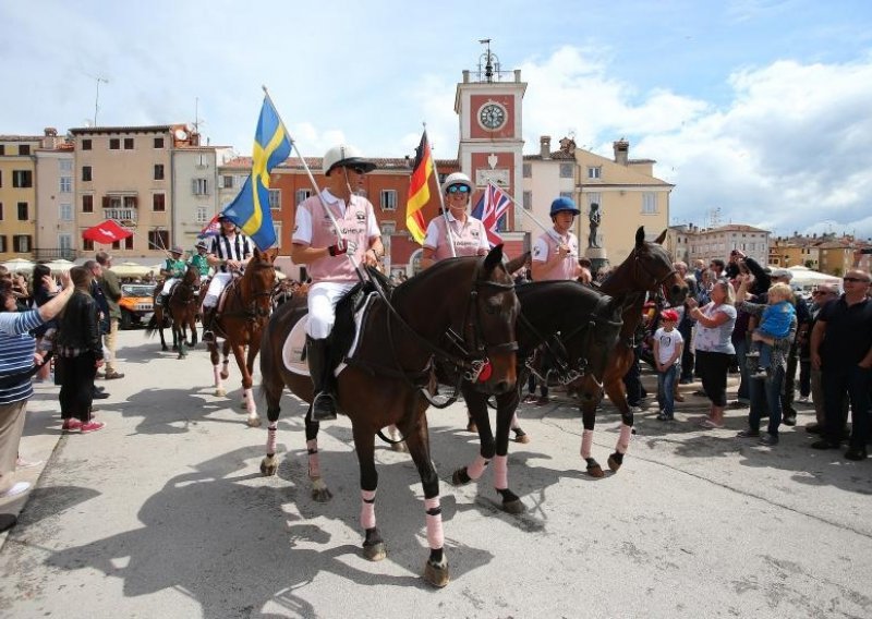 Pogledajte kako je bilo na Polo paradi u sklopu turnira Rovinj Beach Polo