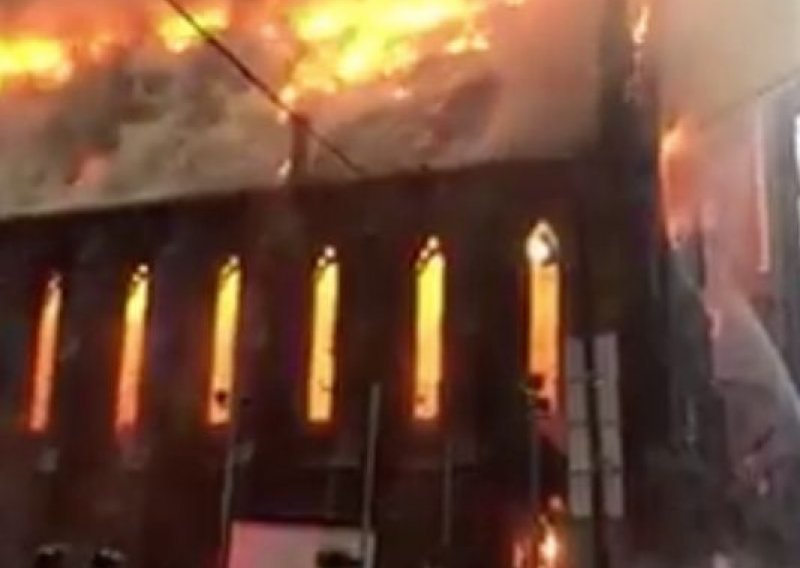 Veliki požar u srpskoj crkvi u New Yorku gasilo 170 vatrogasaca