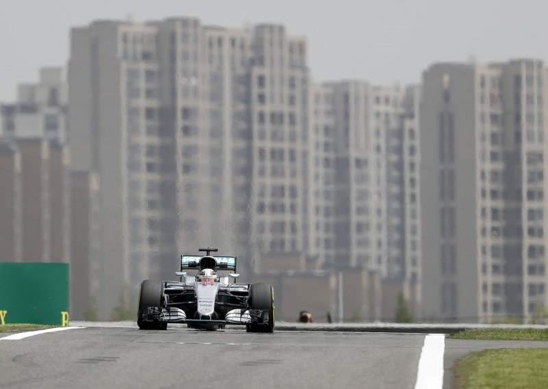 Veliki F1 lov u Kini: Rosberg prvi, Hamilton - zadnji!