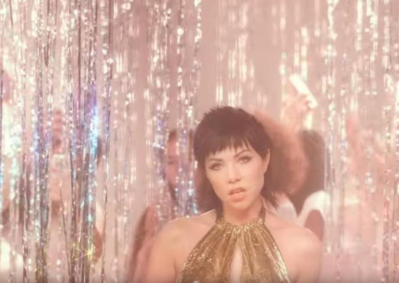 Carly Rae Jepsen izdala spot za pjesmu 'Boy Problems'