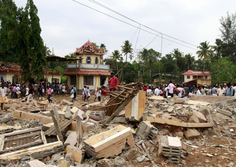 Broj žrtava u požaru u hramu u Indiji premašio 100