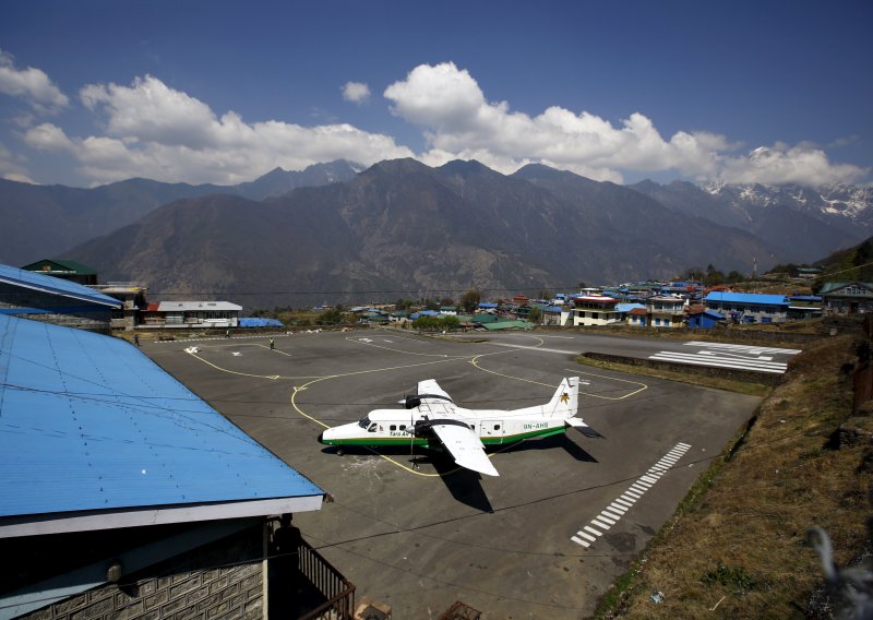 Nepal: U padu putničkog zrakoplova poginule 23 osobe?