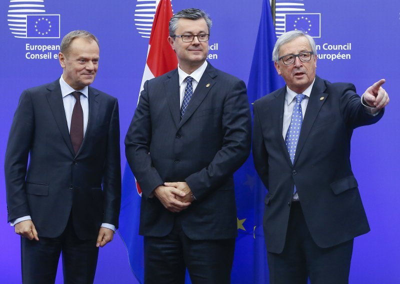 Premijer Orešković s Tuskom i Junckerom: Ne zatvaranju granica