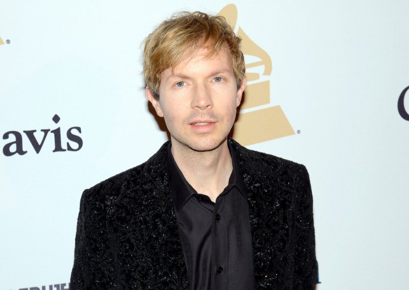 Beck i preostali članovi Nirvane odali počast Bowieju