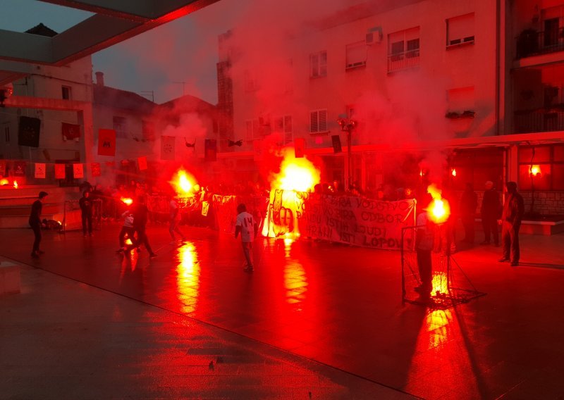 Torcida poslala poruku Mostu: Ispunite obećanje!