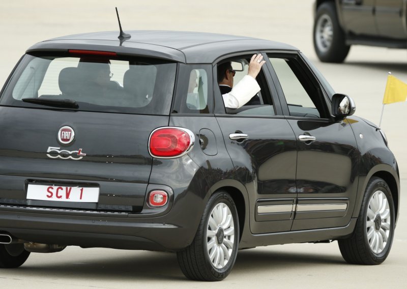 Papin Fiat 500L za 11 minuta prodan za 82.000 dolara