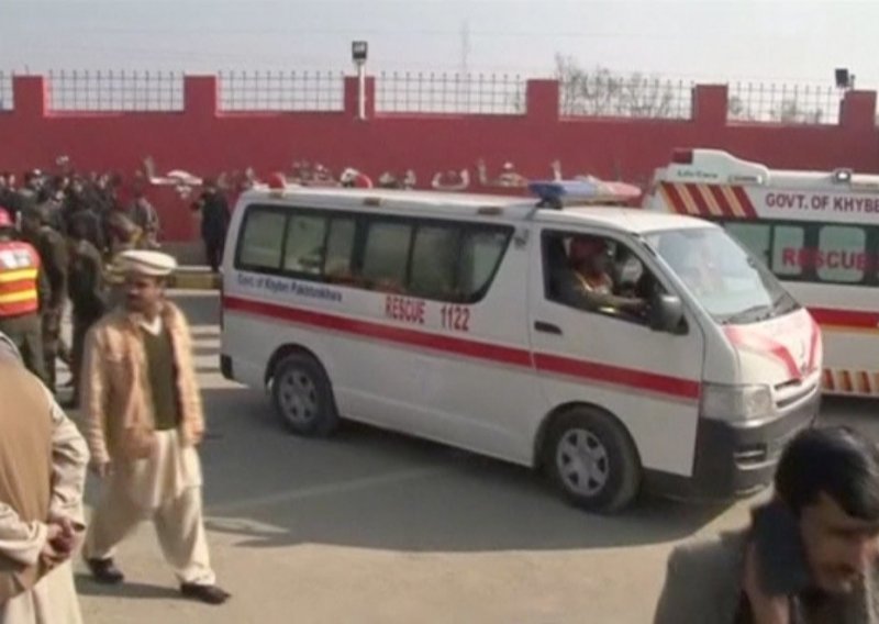 U napadu na sveučilište u Pakistanu poginula 21 osoba