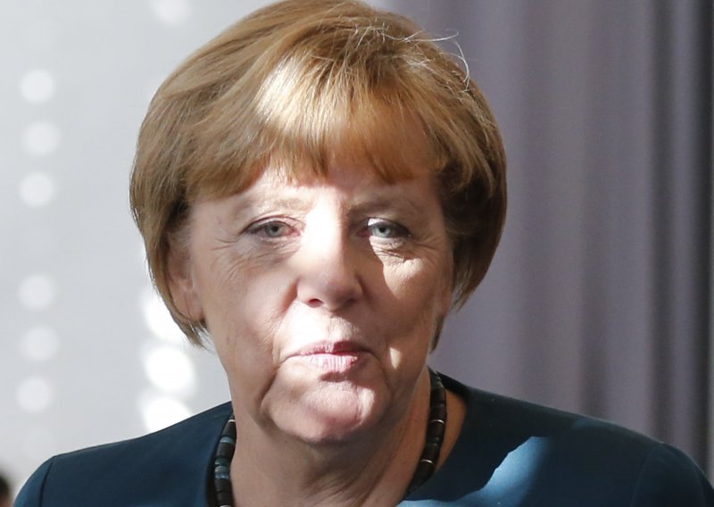 Merkel gubi potporu nakon napada u Kölnu