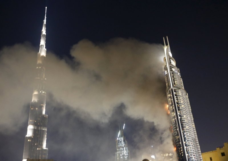 Još se dimi iz hotela u Dubaiju, ali požar je ugašen