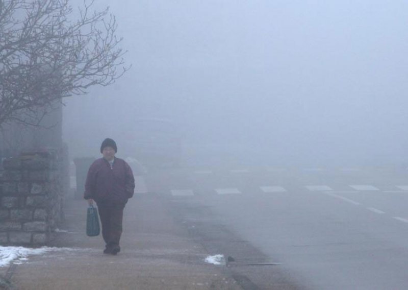 Zbog magle moguća poledica na prometnicama