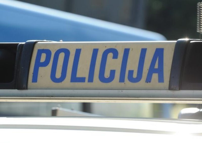 Policija ispisuje kazne za otvorene prozore na autima