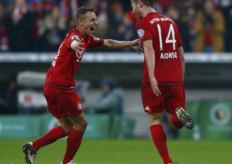 Projektil Xabija Alonsa spasio Bayern velike sramote