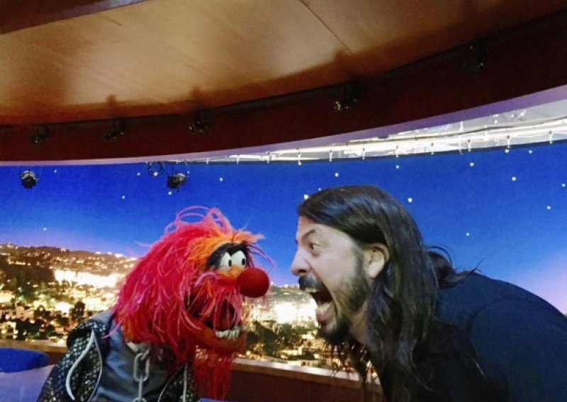 Urnebesni bubnjarski okršaj Davea Grohla i 'Životinje' iz Muppeta
