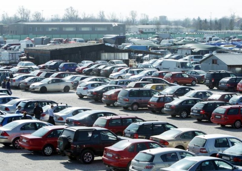 Pad prodaje automobila u studenom za 21 posto