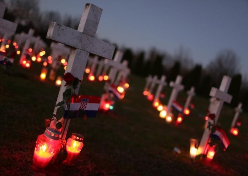 Vukovar se sjeća ubijenih u Veleprometu i na Ovčari