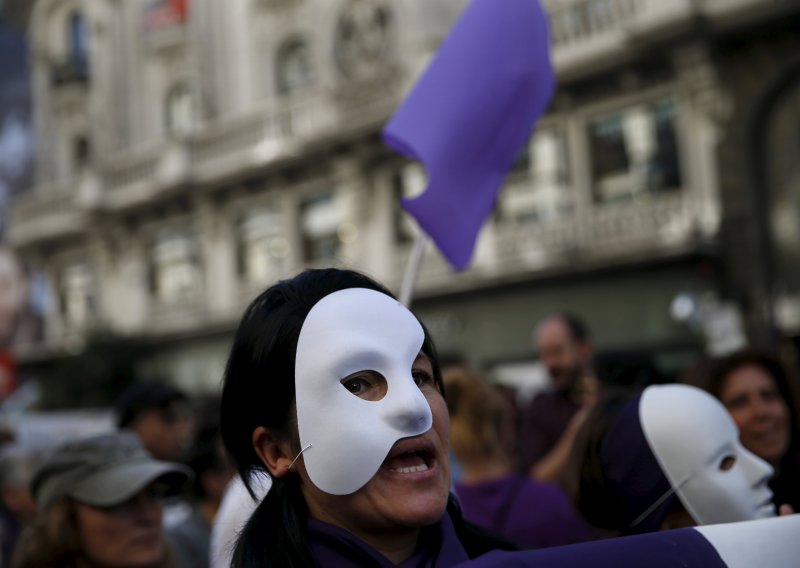 Španjolci velikim prosvjedom osudili nasilje protiv žena