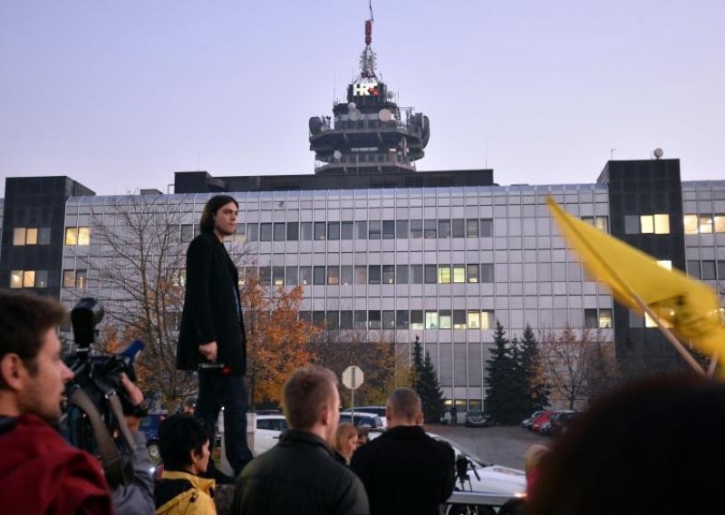 Živi zid prosvjeduje pred HRT-om