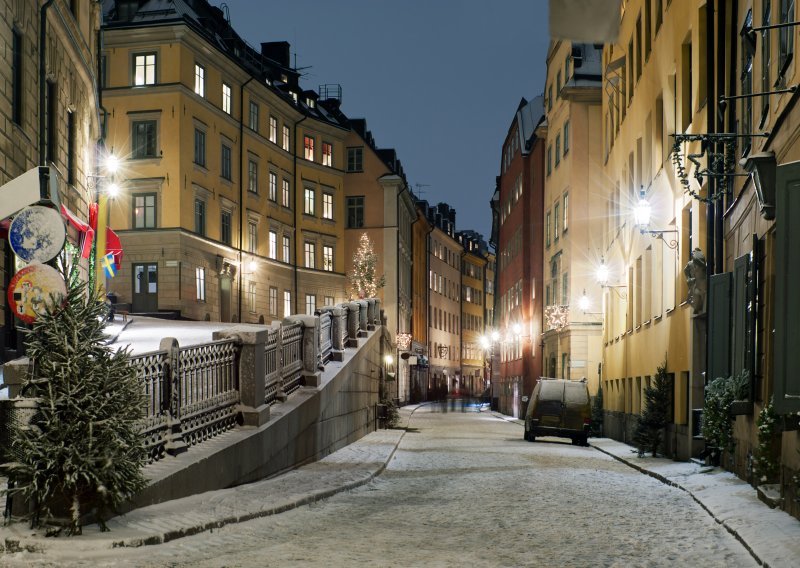 Petorica silovala djevojku u Stockholmu