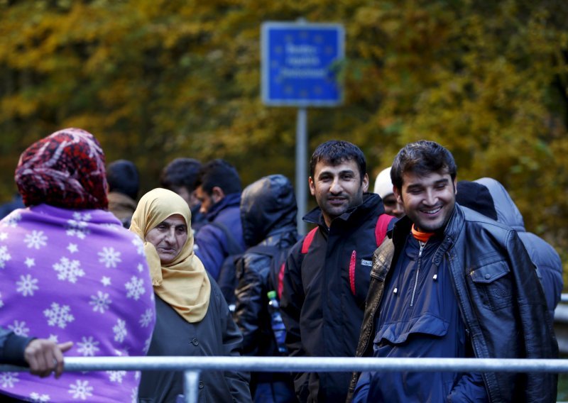 I dalje brojni migranti na austrijsko-njemačkoj granici