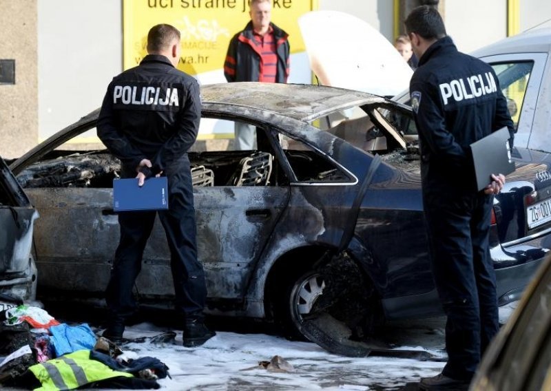U Zagrebu izgorjela tri automobila, požar podmetnut?