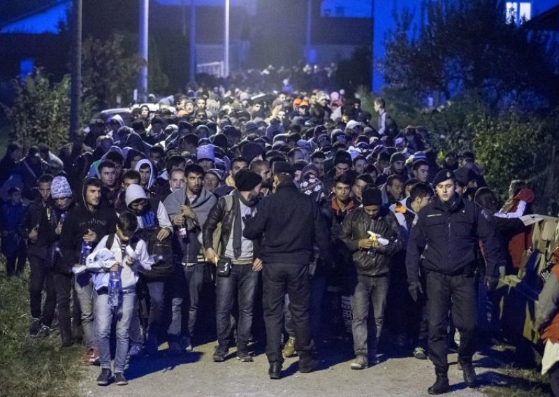 Vlakom do Dobove prebačeno skoro 3.500 izbjeglica