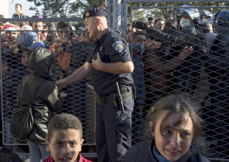 Ostojić: U Hrvatsku ušlo 47 tisuća izbjeglica, većina prevezena u Mađarsku