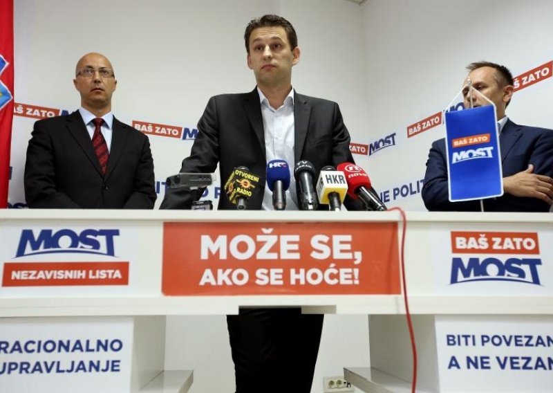 Prije će se HDZ i SDP složiti oko fotelja, nego ići s Mostom u koaliciju