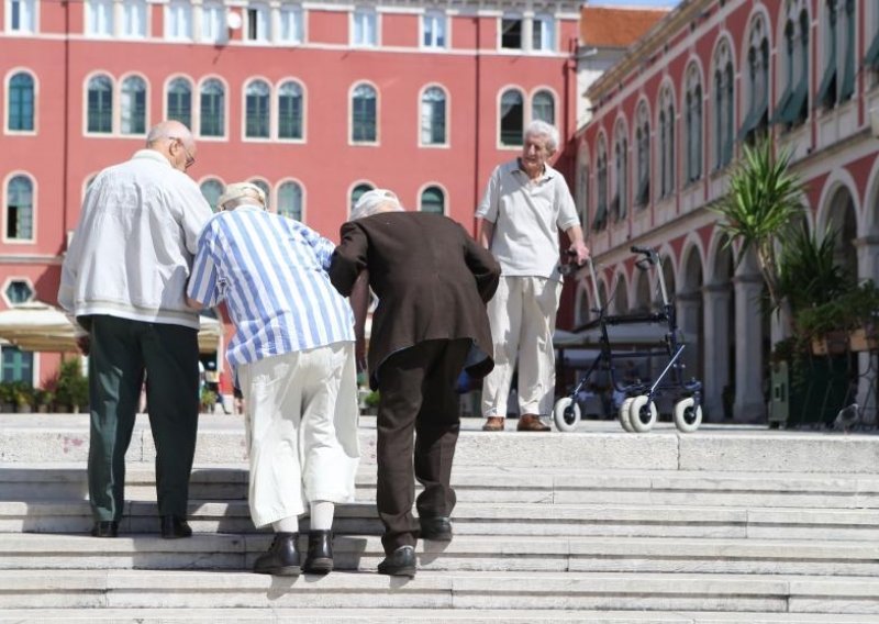 Za božićnice umirovljenicima trebat će 181 milijun kuna