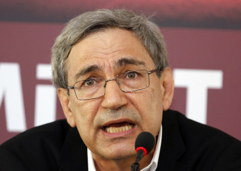 Orhan Pamuk odlikovan Legijom časti