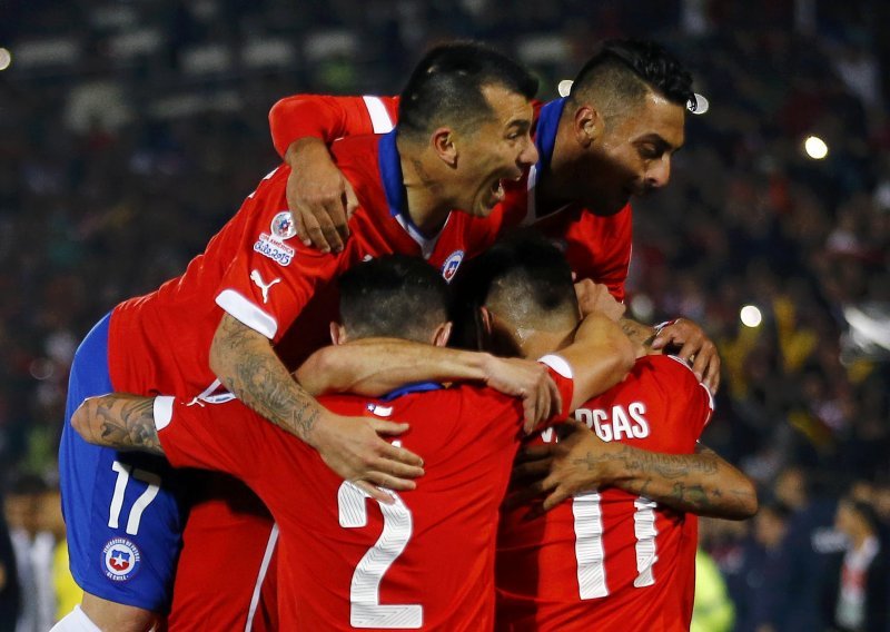 Copa: Čileanci 'poletjeli', Henriquez bez prilike