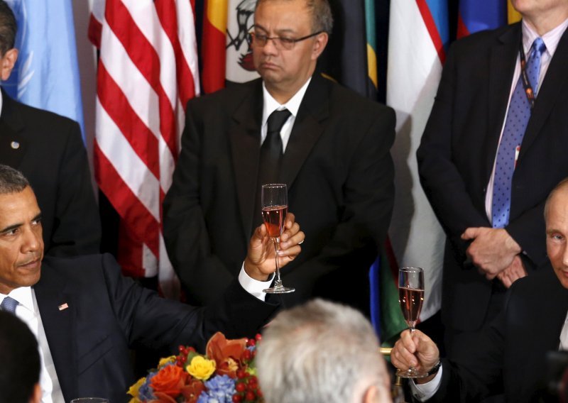 Pogled govori više od riječi: Zdravica Obame i Putina