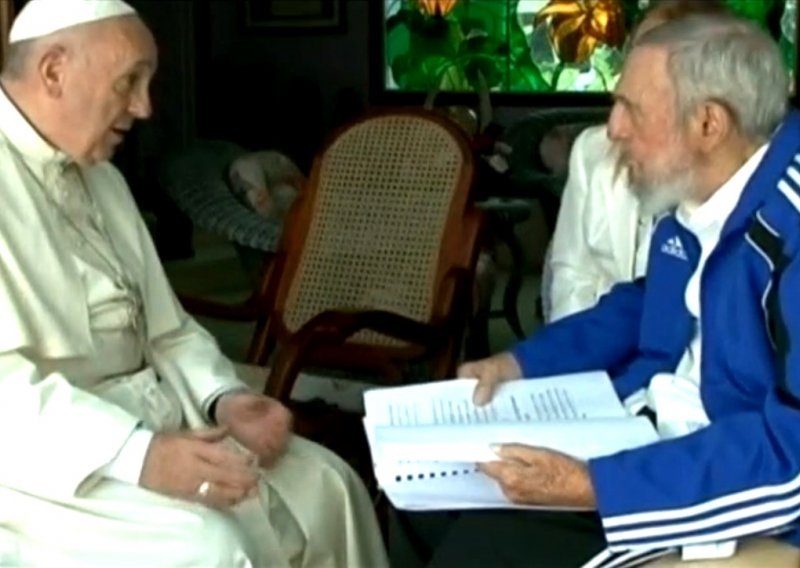 Papa se sastao s Fidelom Castrom u njegovu domu