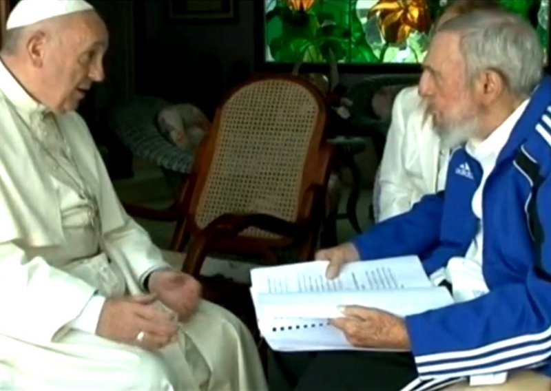 Papa se sastao s Fidelom Castrom u njegovu domu