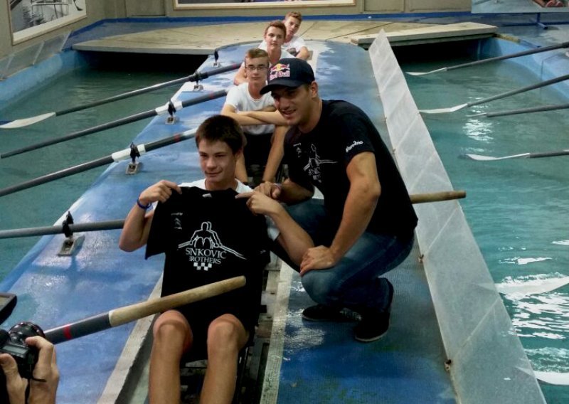 Zlatni Valent Sinković u posjetu veslačkom klubu Gusar