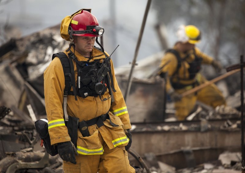 Požar u Kaliforniji odnio jedan život, spalio 400 kuća