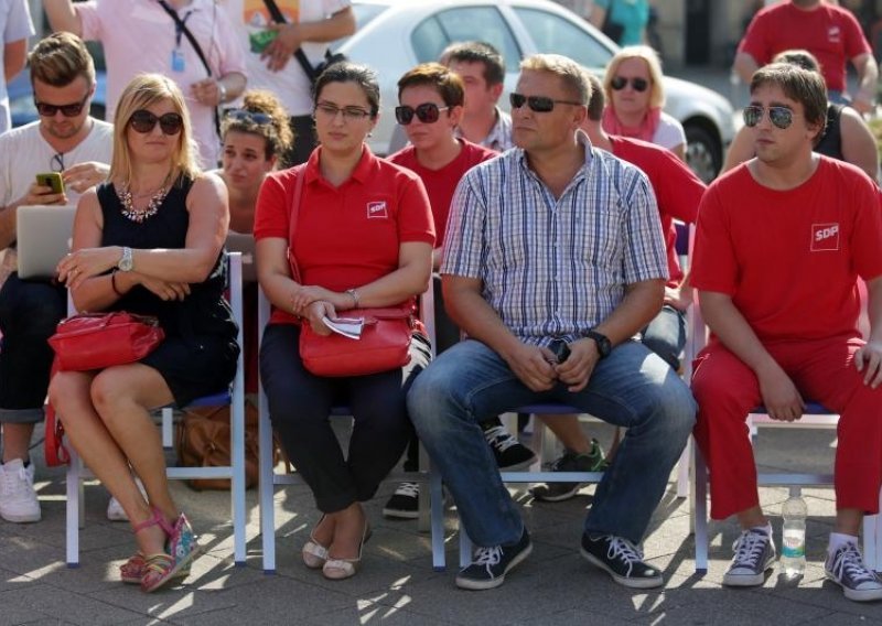 SDP kreće s kampanjom od vrata do vrata