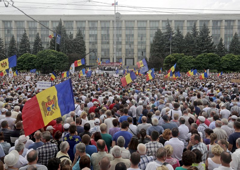 Najveći prosvjedi u Moldovi zbog nestanka milijarde dolara iz banaka