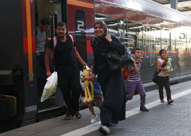 Iz Mađarske u Bavarsku stigao vlak s 400 izbjeglica