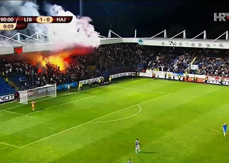 Apeli nisu doprli do njih, Torcida opet palila baklje