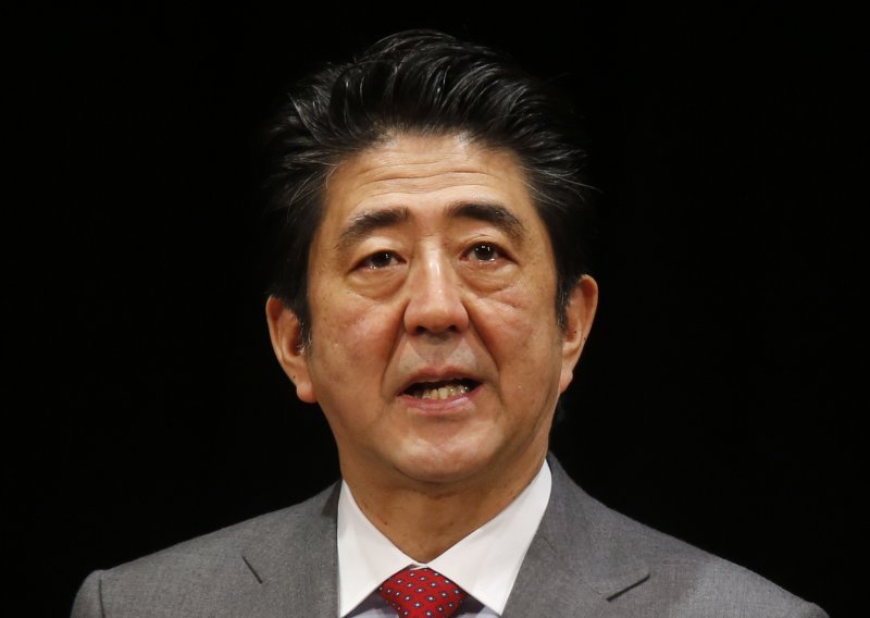 Shinzo Abe stiže u Soči kao potpora Putinu