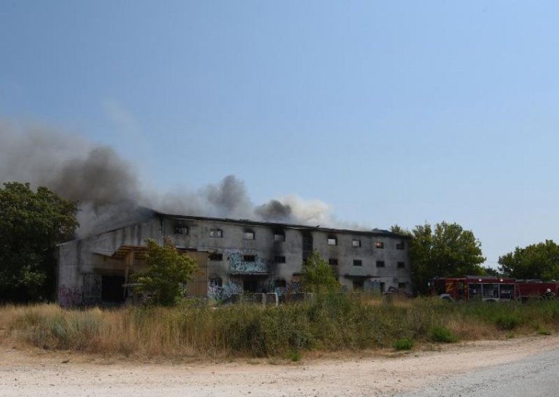 Izgorjelo skladište Istrasjemena u Vodnjanu