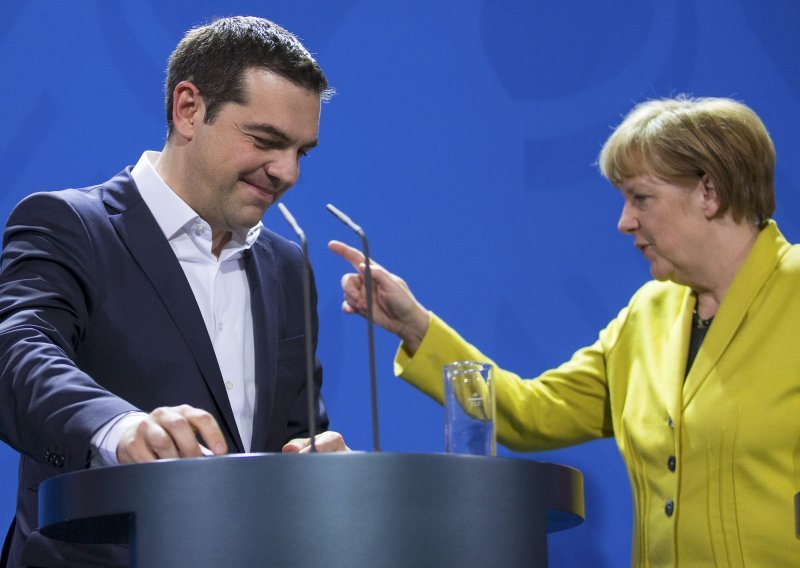 Merkel s Ciprasom: Grčka ne smije ostati bez novaca