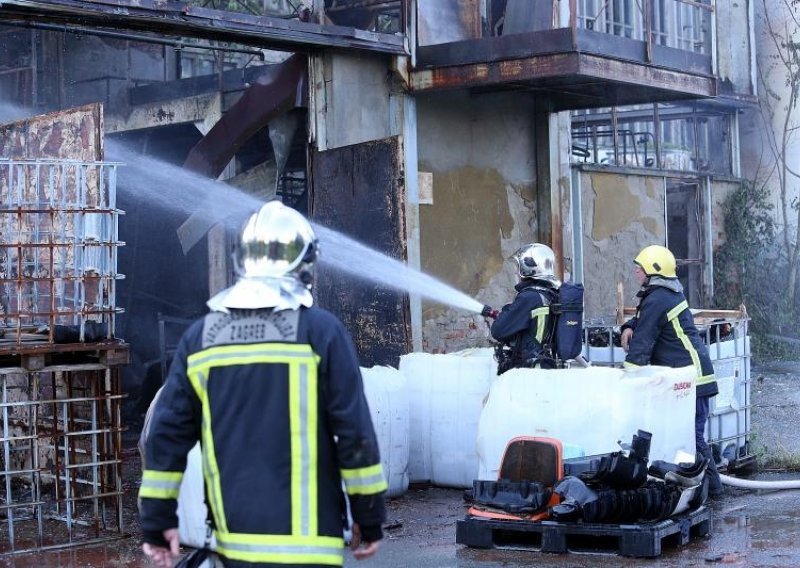 Požar u Zagrebu, nagorjele bačve nepoznatog sadržaja