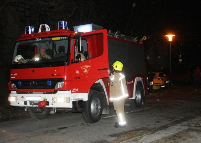 Nevrijeme poharalo Karlovac i odnijelo krov s bolnice