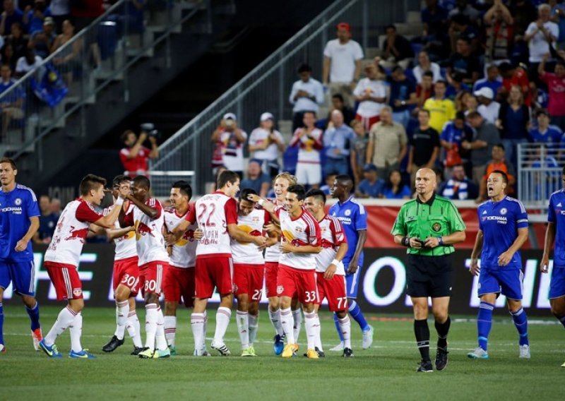 Chelsea doživio debakl, bosanski golman pod kritikama!