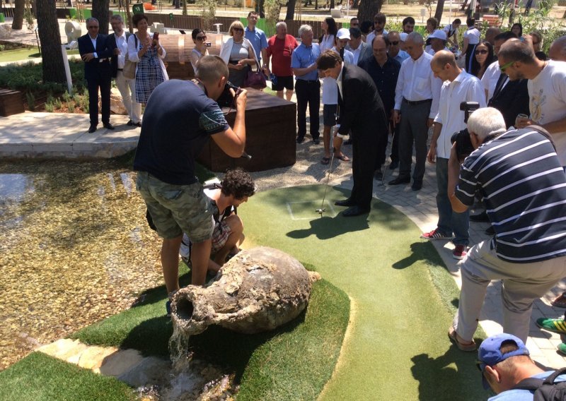 Lorencin u Zatonu zaigrao minigolf