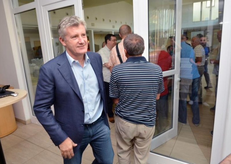 Hoće li se Šuker odreći Mamića i Vrbanovića ili im dati potporu?